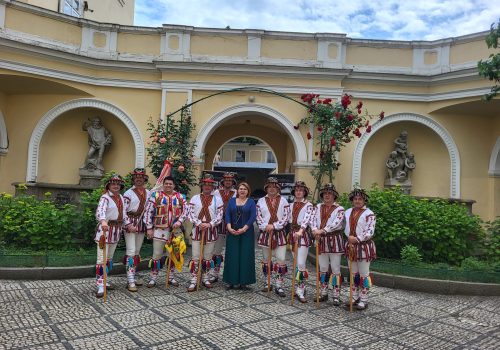 Momente folclorice autentice cu invitați susținute de Grupul Folcloric Tarabostes